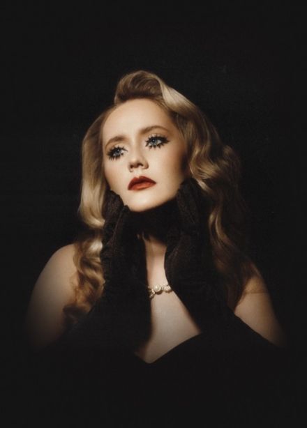 Элли на маковом поле