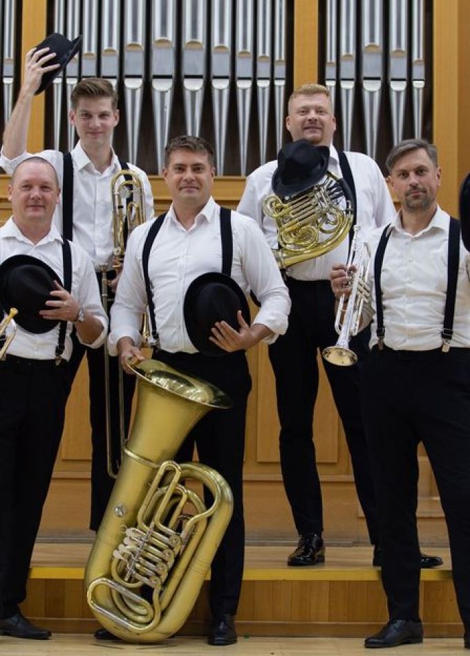 Вокруг света с Брасс-квинтетом